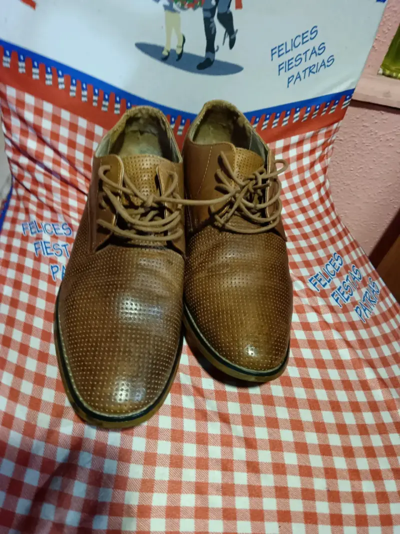 Zapatos de cuero marrón para hombre en buen estado - 3