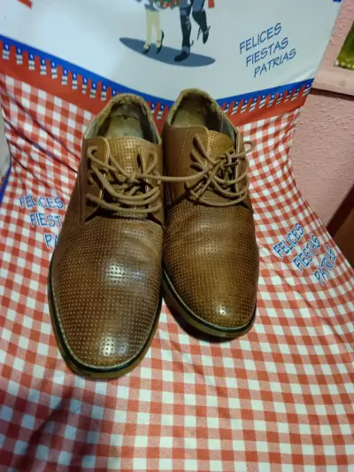 Zapatos de cuero marrón para hombre en buen estado - miniatura 3