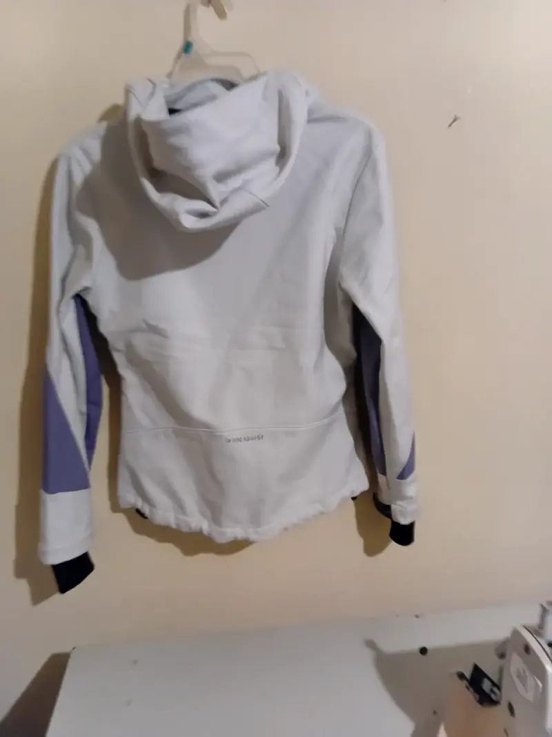 Chaqueta deportiva blanca con capucha Le Coq Sportif - 12