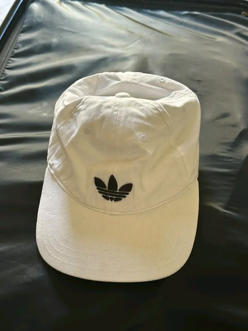Gorra blanca Adidas