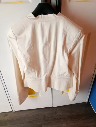 Chaqueta de mujer beige elegante - miniatura 3