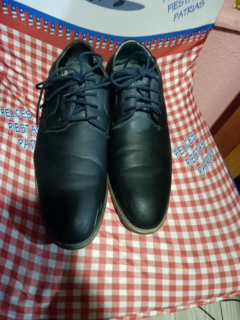 Zapatos de vestir negros para hombre en buen estado