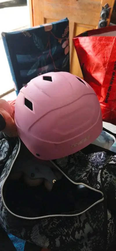 Casco y patines Cougar rosados para niños - miniatura 1