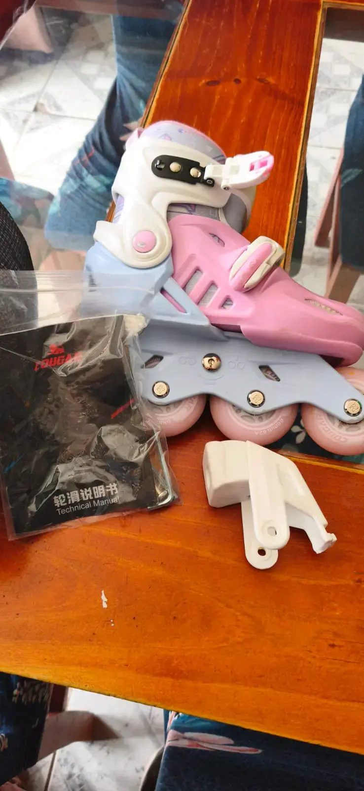 Casco y patines Cougar rosados para niños - 2