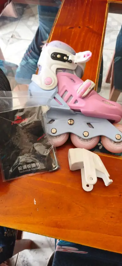 Casco y patines Cougar rosados para niños - miniatura 2