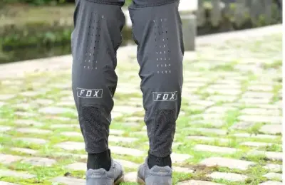 Pantalones de ciclismo Fox negros con logo - miniatura 4