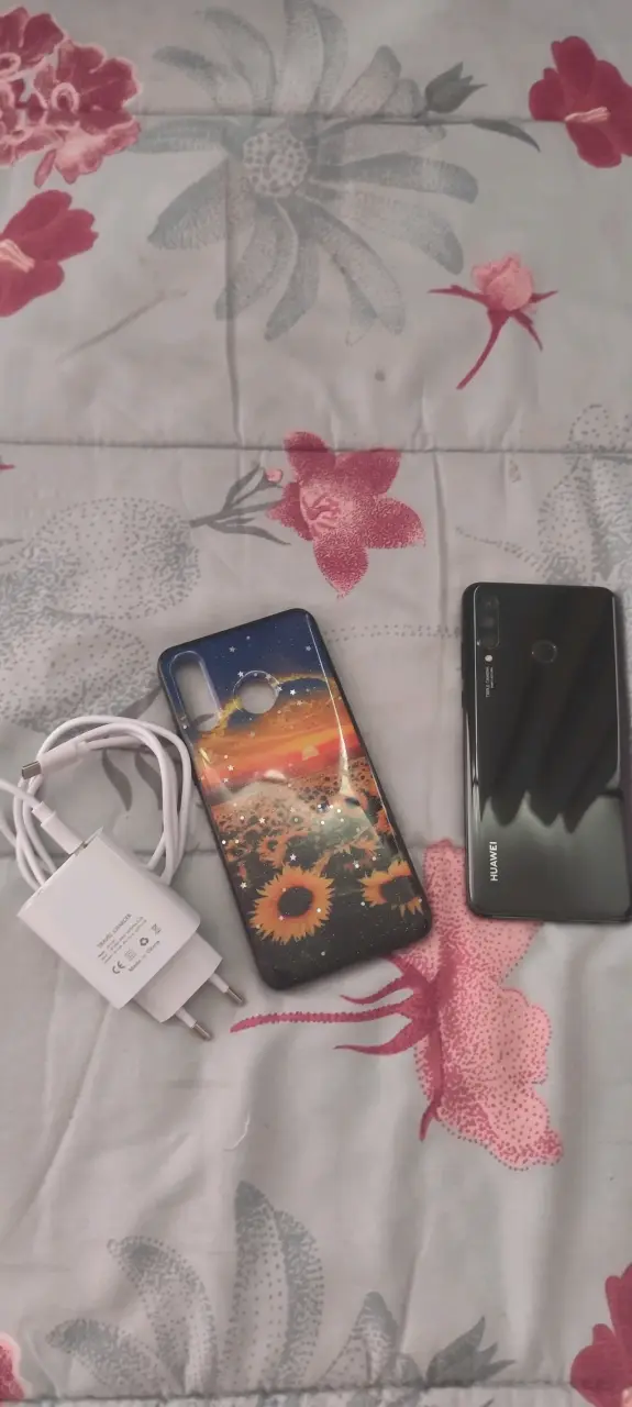 Smartphone Huawei con funda y cargador - 3