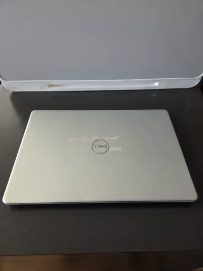 Laptop Dell plateada Intel Core i3 - miniatura 1