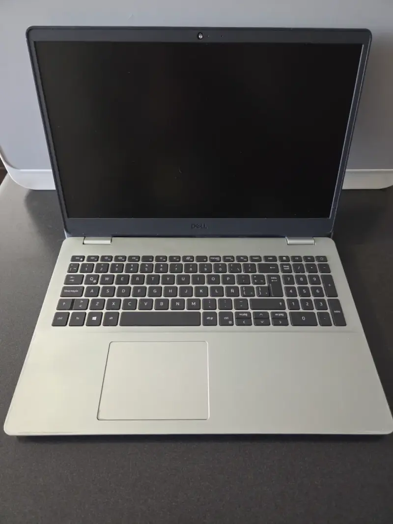 Laptop Dell plateada Intel Core i3 - 2