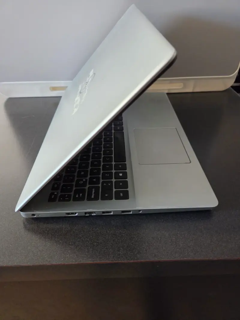 Laptop Dell plateada Intel Core i3 - 3