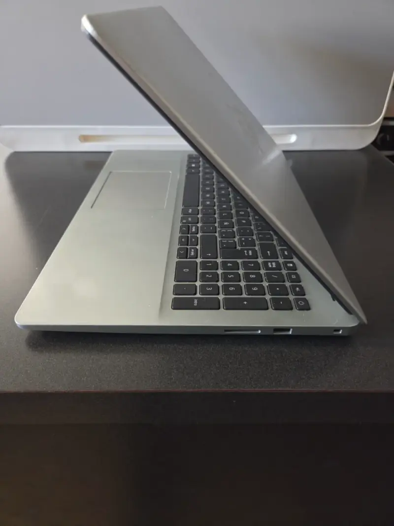 Laptop Dell plateada Intel Core i3 - 4