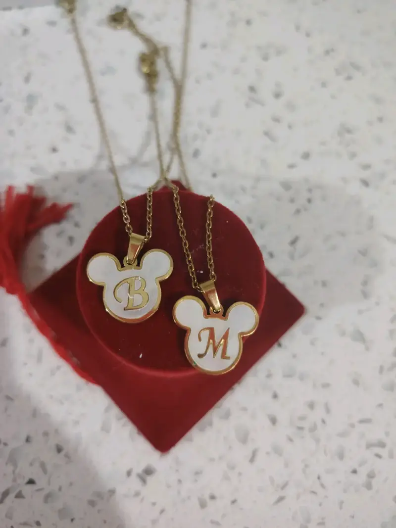 Collares con dijes de letras estilo Disney - 2