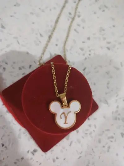 Collares con dijes de letras estilo Disney - miniatura 3