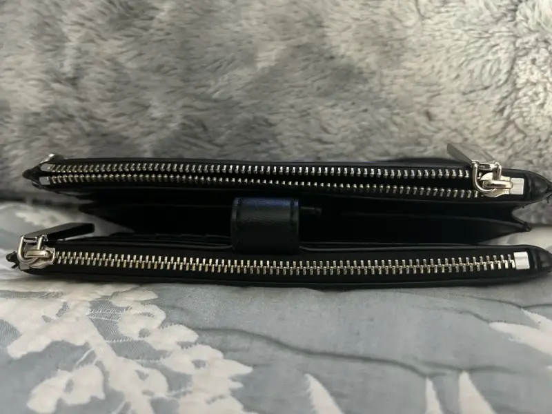 Cartera Michael Kors negra con monograma - 5