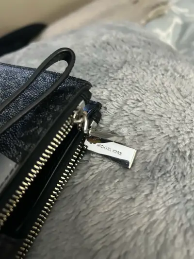 Cartera Michael Kors negra con monograma - miniatura 6