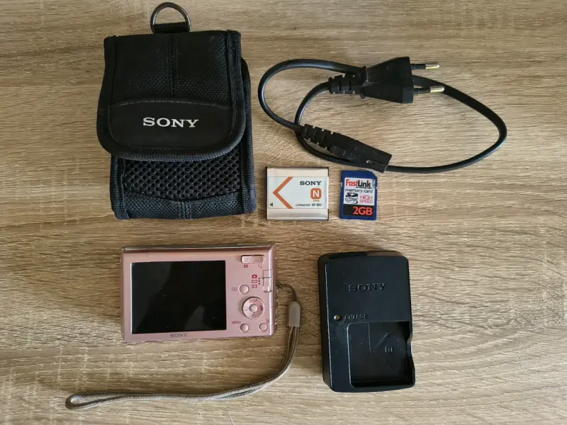 Sony Cybershot 12.1MP Rosada - Con accesorios - 2