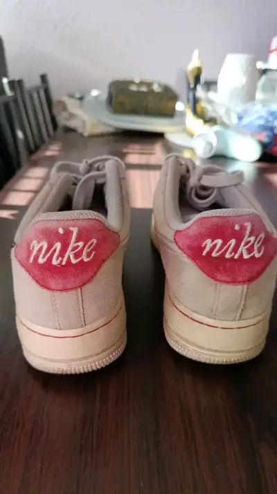 Zapatillas deportivas Nike Air Force 1 gris y rojo - miniatura 2