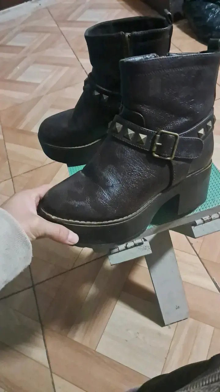 Botines de cuero marrón con tachas y plataforma - 3