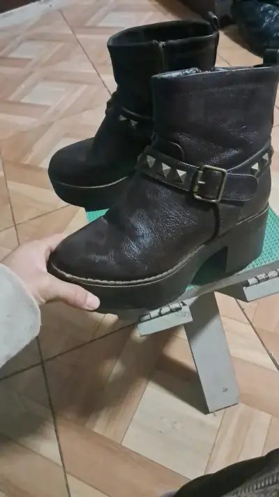 Botines de cuero marrón con tachas y plataforma - miniatura 3