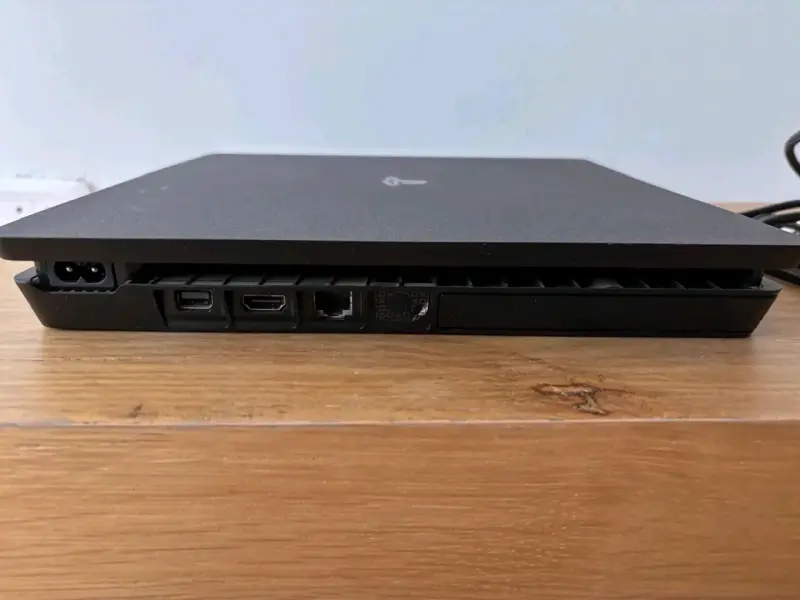 PS4 Slim con cables y 5 juegos (Sin control) - 3