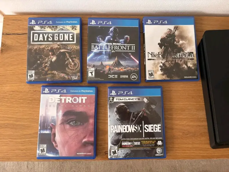 PS4 Slim con cables y 5 juegos (Sin control) - 5