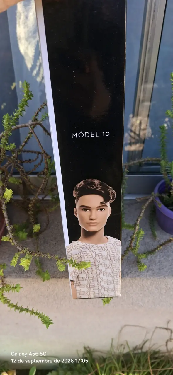 Muñeco Ken  Barbie Basics Modelo 10 - 2