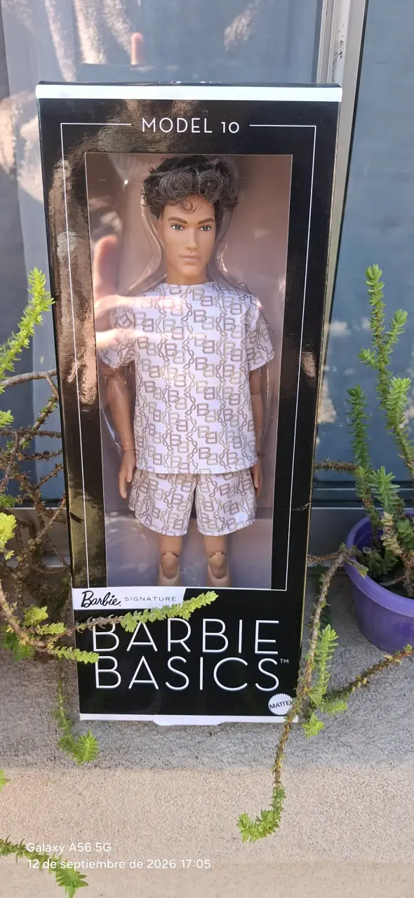 Muñeco Ken  Barbie Basics Modelo 10 - 4