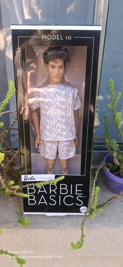Muñeco Ken  Barbie Basics Modelo 10 - miniatura 4