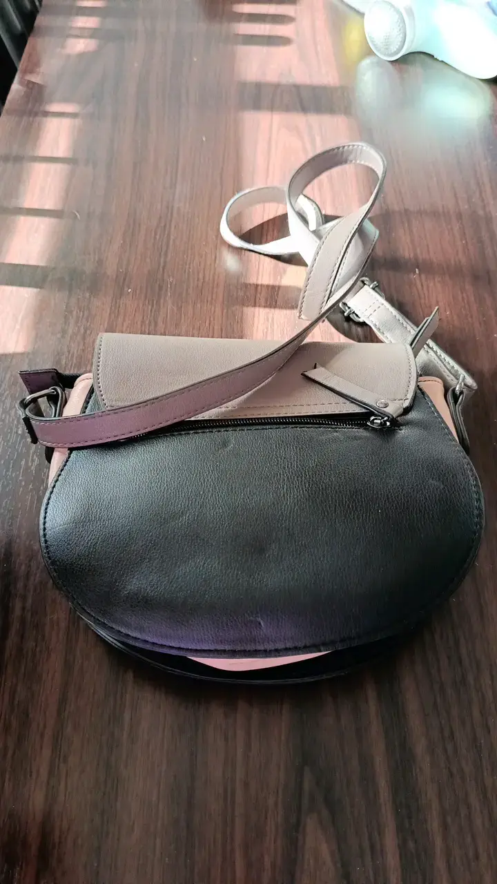 Mochila pequeña de cuero Ampora en negro y beige - 4