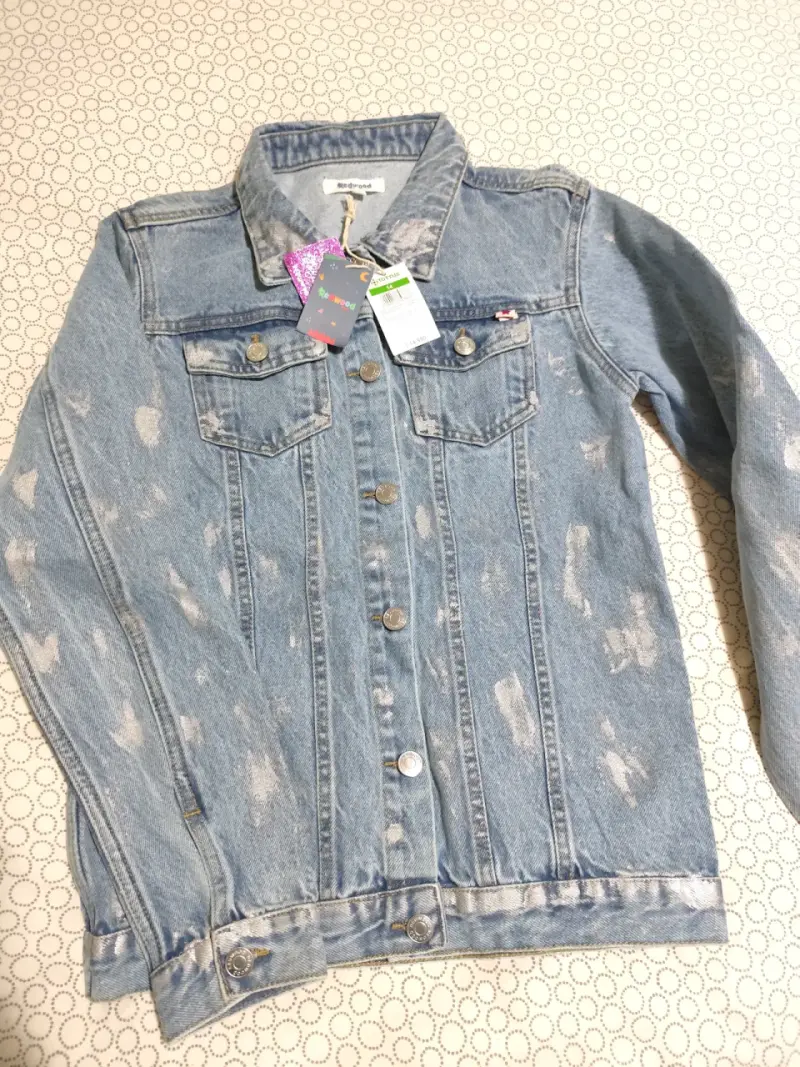 Chaqueta de mezclilla para niñacon diseño desgast - 1