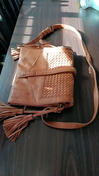 Cartera de cuero marrón con flecos - miniatura 1
