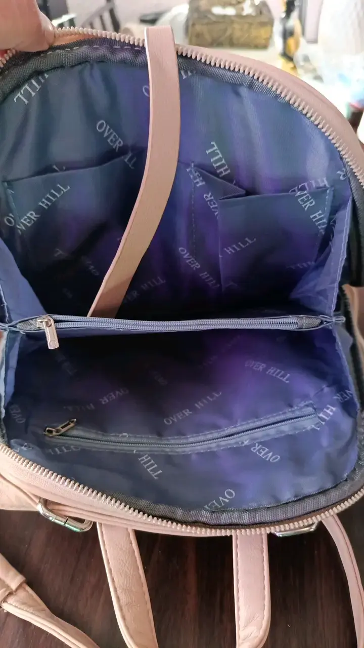 Mochila beige estilo casual con múltiples compartimentos - 3