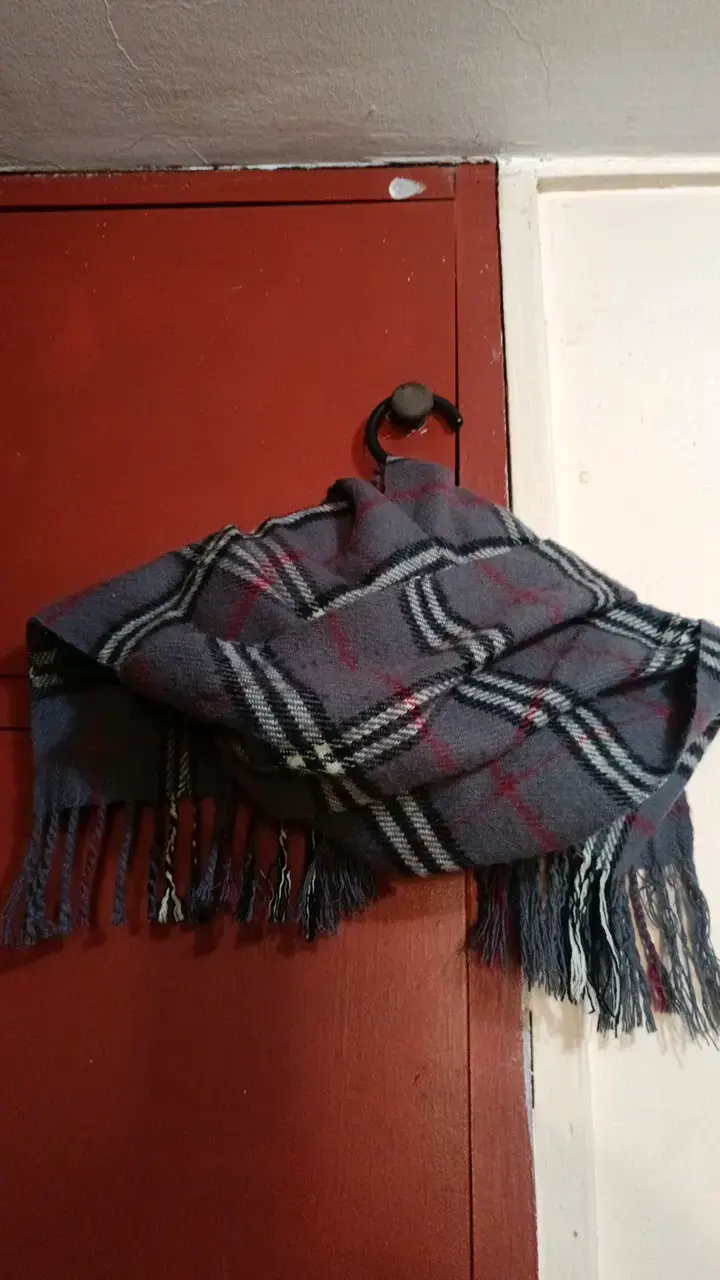 Bufanda de lana a cuadros gris y rojo Hombre