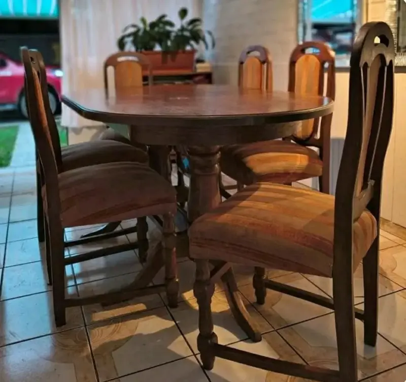 Juego de comedor de madera con 6 sillas - 1