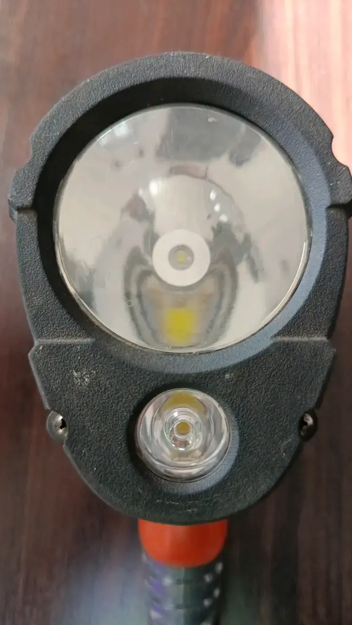 Linterna LED Energizer portátil con mango ergonómico - 3