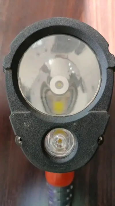 Linterna LED Energizer portátil con mango ergonómico - miniatura 3