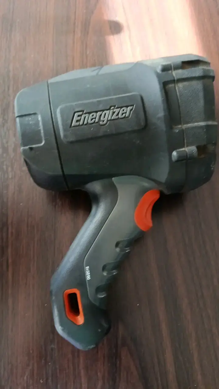 Linterna LED Energizer portátil con mango ergonómico - 4