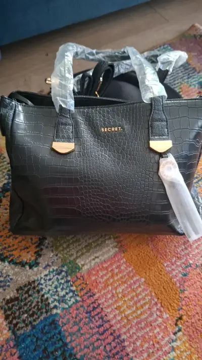 Bolso de mano negro Secret con textura de cocodrilo - miniatura 2