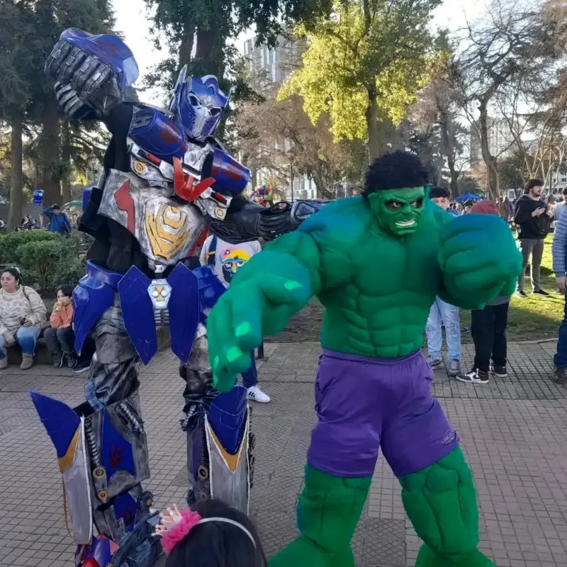 Disfraces de Hulk y Robot para eventos