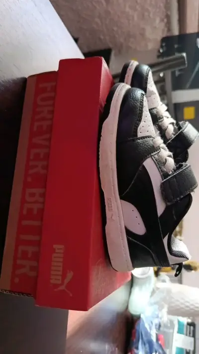 Zapatillas deportivas infantiles Puma blanco y negro - miniatura 2