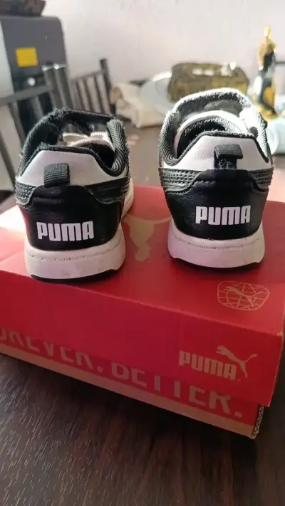 Zapatillas deportivas infantiles Puma blanco y negro - miniatura 3
