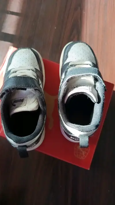 Zapatillas deportivas infantiles Puma blanco y negro - miniatura 4