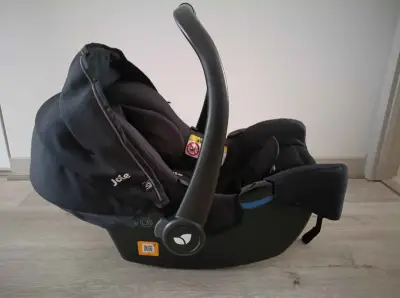 Coche de bebé Joie con silla de auto negra - miniatura 1
