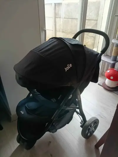 Coche de bebé Joie con silla de auto negra - miniatura 4