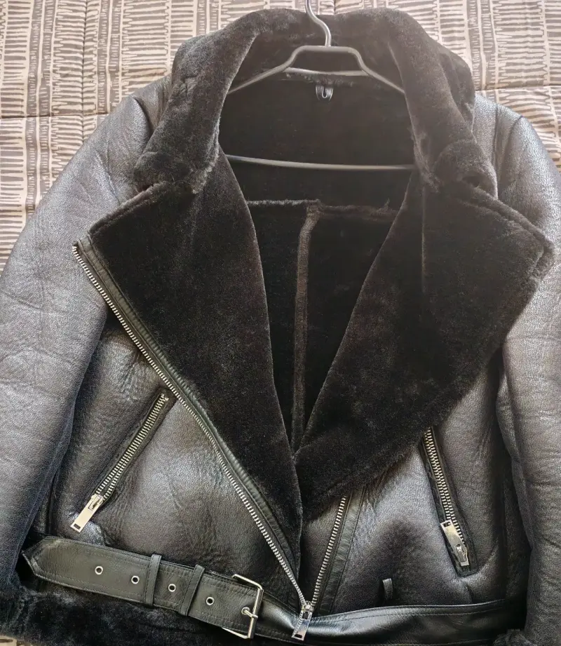 Chaqueta de cuero negra con forro de piel sintética - 2