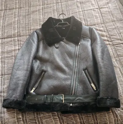 Chaqueta de cuero negra con forro de piel sintética - miniatura 3