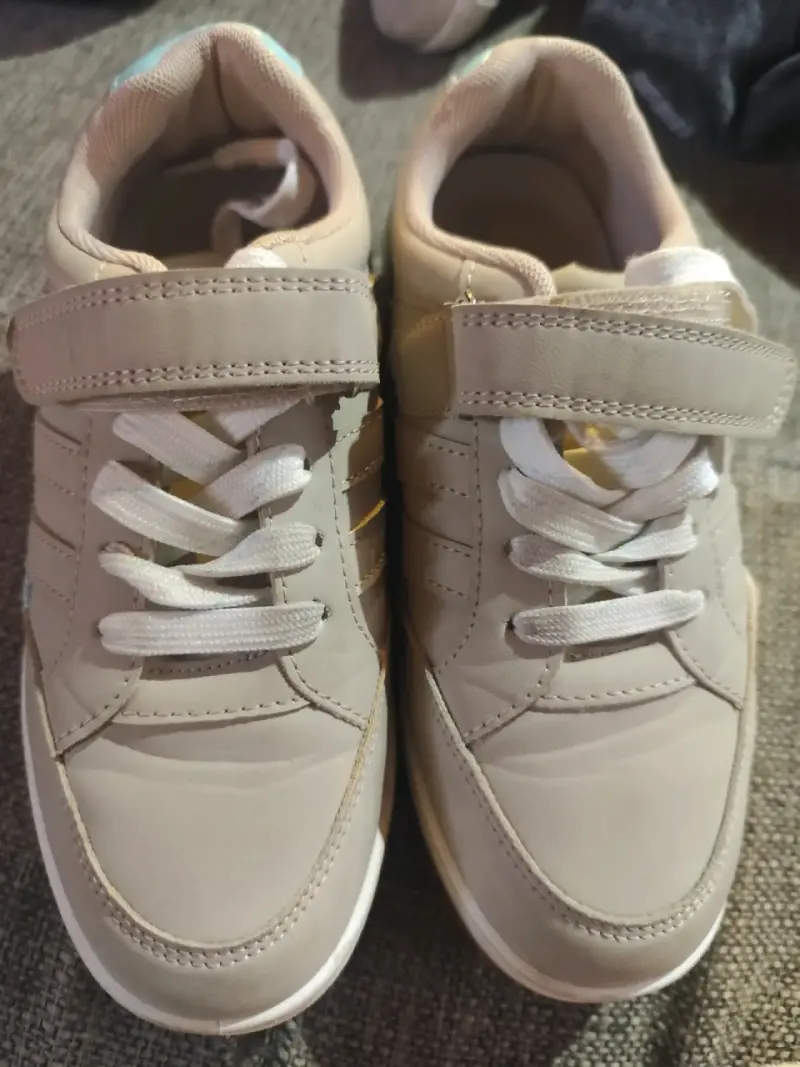 Zapatillas deportivas beige para niños con velcro - 1