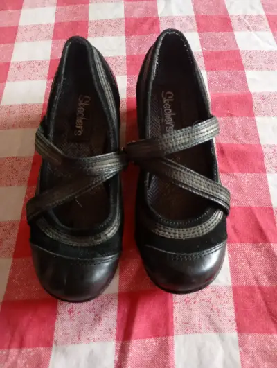 Zapatos Skechers negros con plataforma talla 35 - miniatura 1