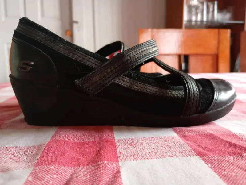 Zapatos Skechers negros con plataforma talla 35 - 2