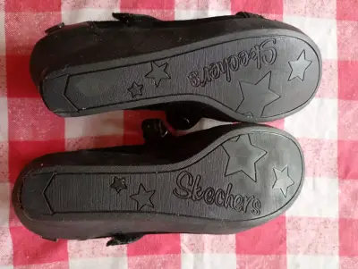 Zapatos Skechers negros con plataforma talla 35 - miniatura 3